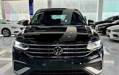 Volkswagen Tiguan II, 2023 год, 2 000 000 рублей, 1 фотография