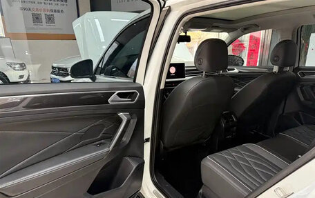Volkswagen Tiguan II, 2023 год, 2 000 000 рублей, 19 фотография