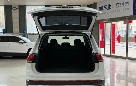 Volkswagen Tiguan II, 2023 год, 2 000 000 рублей, 21 фотография