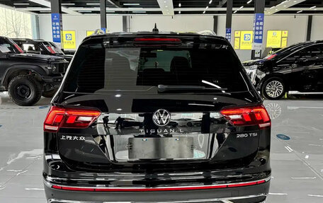 Volkswagen Tiguan II, 2023 год, 2 000 000 рублей, 6 фотография