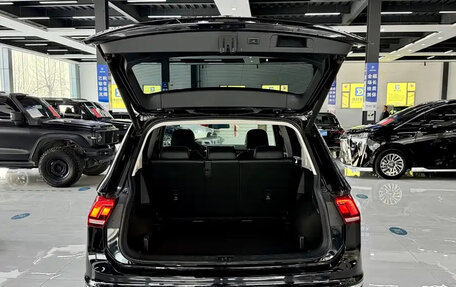 Volkswagen Tiguan II, 2023 год, 2 000 000 рублей, 12 фотография