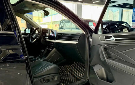 Volkswagen Tiguan II, 2023 год, 2 000 000 рублей, 9 фотография