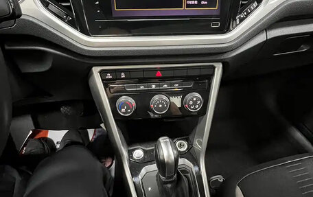 Volkswagen T-Roc I, 2023 год, 1 400 000 рублей, 11 фотография