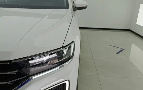 Volkswagen T-Roc I, 2023 год, 1 400 000 рублей, 3 фотография