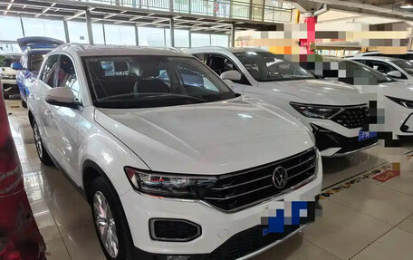 Volkswagen T-Roc I, 2023 год, 1 295 000 рублей, 2 фотография