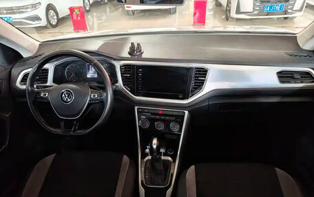 Volkswagen T-Roc I, 2023 год, 1 295 000 рублей, 8 фотография