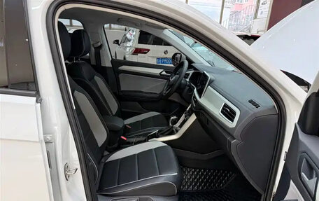 Volkswagen T-Roc I, 2023 год, 1 390 000 рублей, 11 фотография