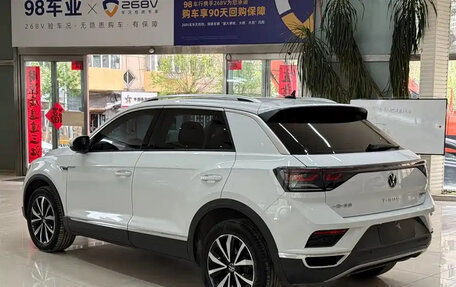 Volkswagen T-Roc I, 2023 год, 1 390 000 рублей, 5 фотография