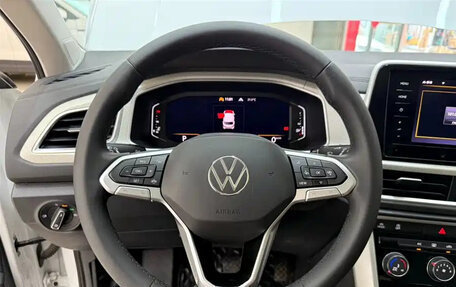 Volkswagen T-Roc I, 2023 год, 1 390 000 рублей, 7 фотография