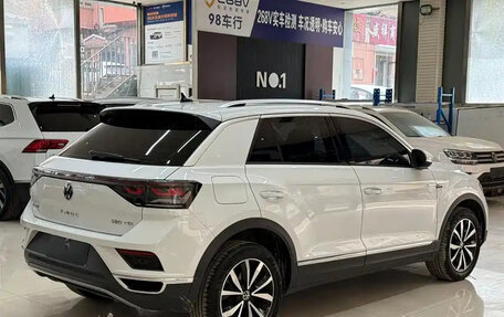 Volkswagen T-Roc I, 2023 год, 1 390 000 рублей, 3 фотография