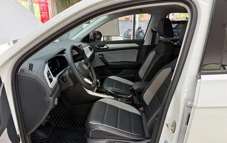Volkswagen T-Roc I, 2023 год, 1 390 000 рублей, 10 фотография