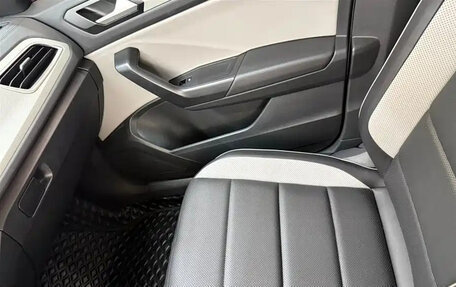 Volkswagen T-Roc I, 2023 год, 1 390 000 рублей, 18 фотография
