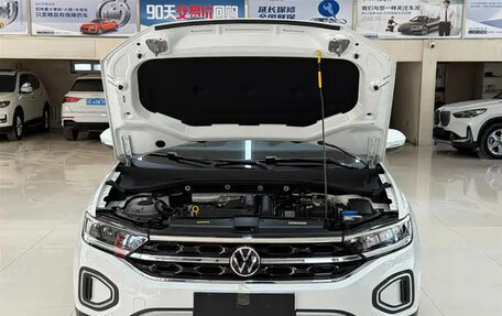 Volkswagen T-Roc I, 2023 год, 1 390 000 рублей, 23 фотография