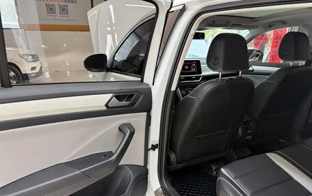 Volkswagen T-Roc I, 2023 год, 1 390 000 рублей, 21 фотография