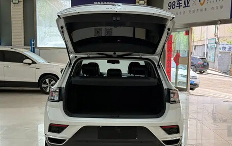 Volkswagen T-Roc I, 2023 год, 1 390 000 рублей, 22 фотография