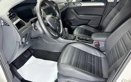 Volkswagen Touran III, 2023 год, 2 000 000 рублей, 11 фотография