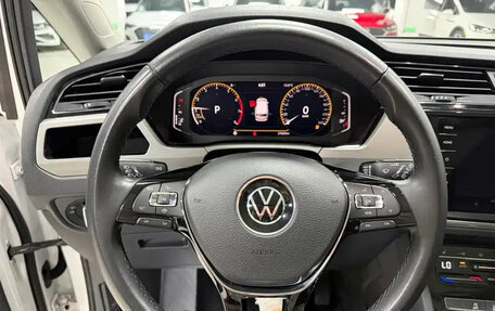 Volkswagen Touran III, 2023 год, 2 000 000 рублей, 10 фотография