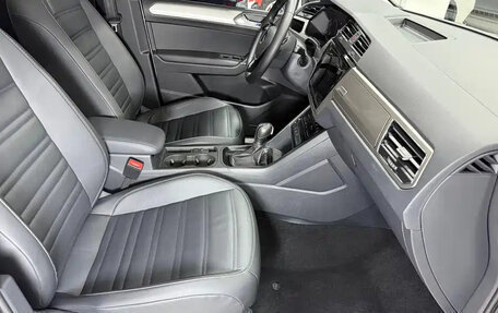 Volkswagen Touran III, 2023 год, 2 000 000 рублей, 13 фотография