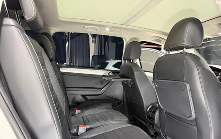 Volkswagen Touran III, 2023 год, 2 000 000 рублей, 17 фотография