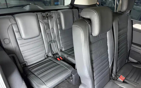 Volkswagen Touran III, 2023 год, 2 000 000 рублей, 21 фотография