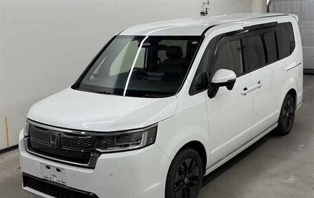 Honda Stepwgn, 2022 год, 2 250 000 рублей, 1 фотография