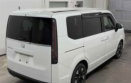 Honda Stepwgn, 2022 год, 2 250 000 рублей, 3 фотография