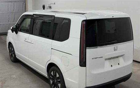 Honda Stepwgn, 2022 год, 2 250 000 рублей, 4 фотография
