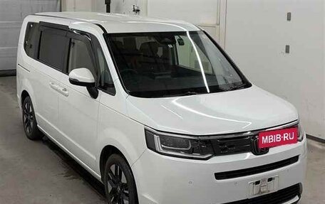 Honda Stepwgn, 2022 год, 2 250 000 рублей, 2 фотография