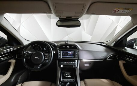 Jaguar F-Pace, 2017 год, 2 347 000 рублей, 12 фотография
