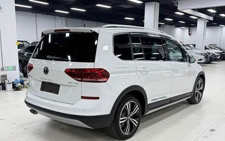 Volkswagen Touran III, 2022 год, 1 910 010 рублей, 3 фотография