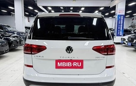Volkswagen Touran III, 2022 год, 1 910 010 рублей, 6 фотография