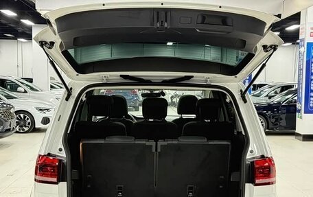 Volkswagen Touran III, 2022 год, 1 910 010 рублей, 11 фотография