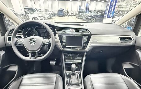 Volkswagen Touran III, 2022 год, 1 910 010 рублей, 13 фотография