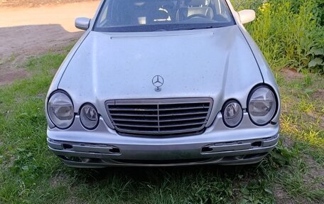 Mercedes-Benz E-Класс, 2001 год, 300 000 рублей, 1 фотография