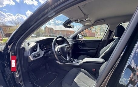 BMW 1 серия, 2021 год, 2 450 000 рублей, 6 фотография