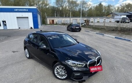 BMW 1 серия, 2021 год, 2 450 000 рублей, 8 фотография