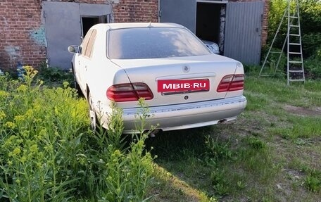 Mercedes-Benz E-Класс, 2001 год, 300 000 рублей, 3 фотография