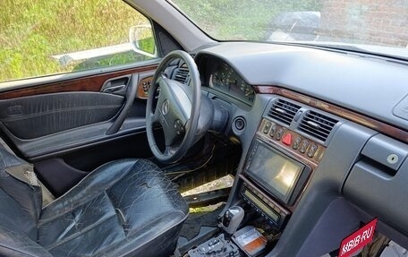 Mercedes-Benz E-Класс, 2001 год, 300 000 рублей, 4 фотография