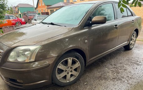 Toyota Avensis III рестайлинг, 2004 год, 560 000 рублей, 2 фотография