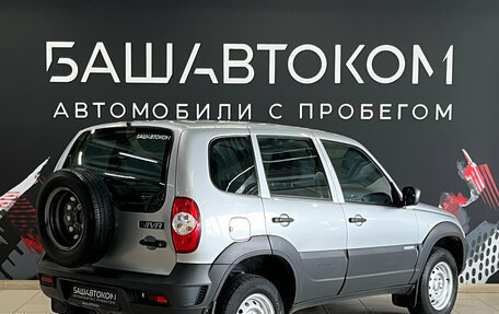 Chevrolet Niva I рестайлинг, 2017 год, 735 000 рублей, 6 фотография