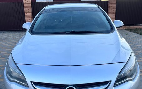 Opel Astra J, 2013 год, 2 фотография