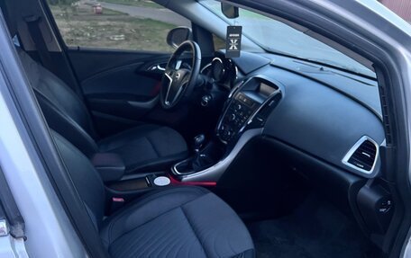 Opel Astra J, 2013 год, 11 фотография