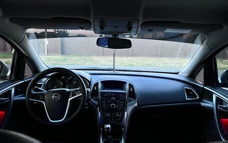 Opel Astra J, 2013 год, 13 фотография