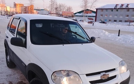 Chevrolet Niva I рестайлинг, 2017 год, 663 000 рублей, 2 фотография