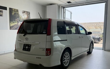 Toyota ISis I, 2010 год, 1 150 000 рублей, 4 фотография