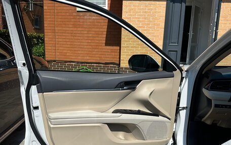 Toyota Camry, 2022 год, 2 700 000 рублей, 8 фотография