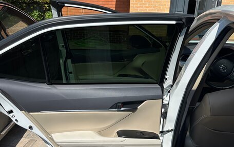 Toyota Camry, 2022 год, 2 700 000 рублей, 10 фотография