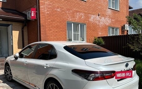 Toyota Camry, 2022 год, 2 700 000 рублей, 5 фотография