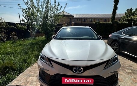 Toyota Camry, 2022 год, 2 700 000 рублей, 2 фотография
