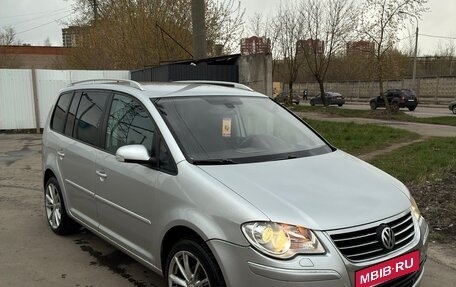Volkswagen Touran III, 2008 год, 650 000 рублей, 3 фотография